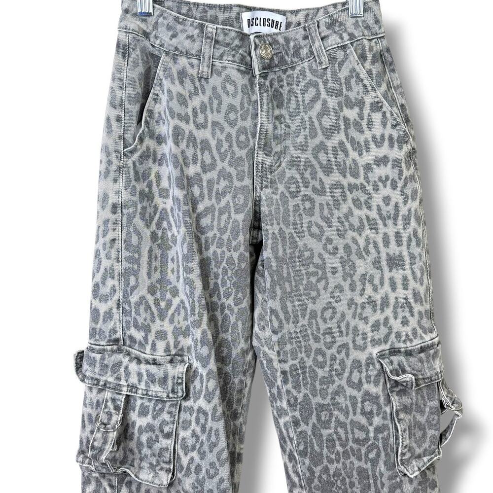 DISCLOSURE Gray Leopard Print Mid-Rise Cargo Utility Pants Straight Leg Jeans - Picture 3 of 6